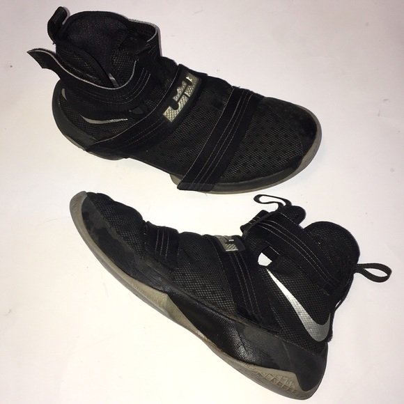 Nike Lebron James Boys Basketball Shoes - Picture 2 of 10